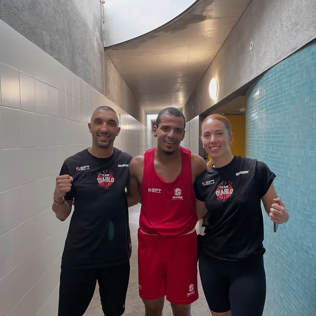 En la velada @julitherock y @bcnboxingnights 

Sale @jose_carvajalll gana el combate 🥇 por puntos 

Felicidades por la victoria pero mas po